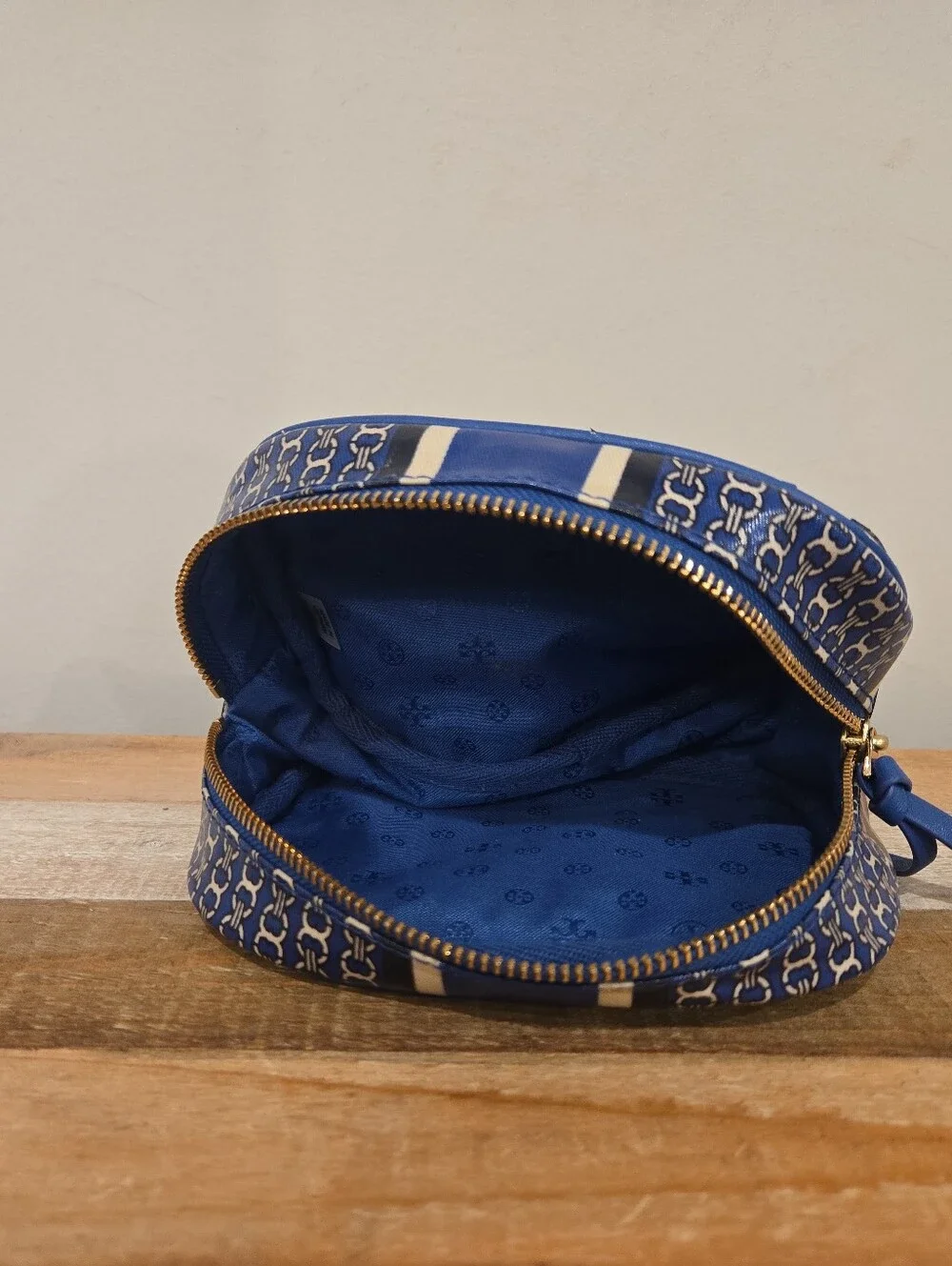 Tory Burch Gemini Link Stripe Makeup Bag With Vertical Striped Design.